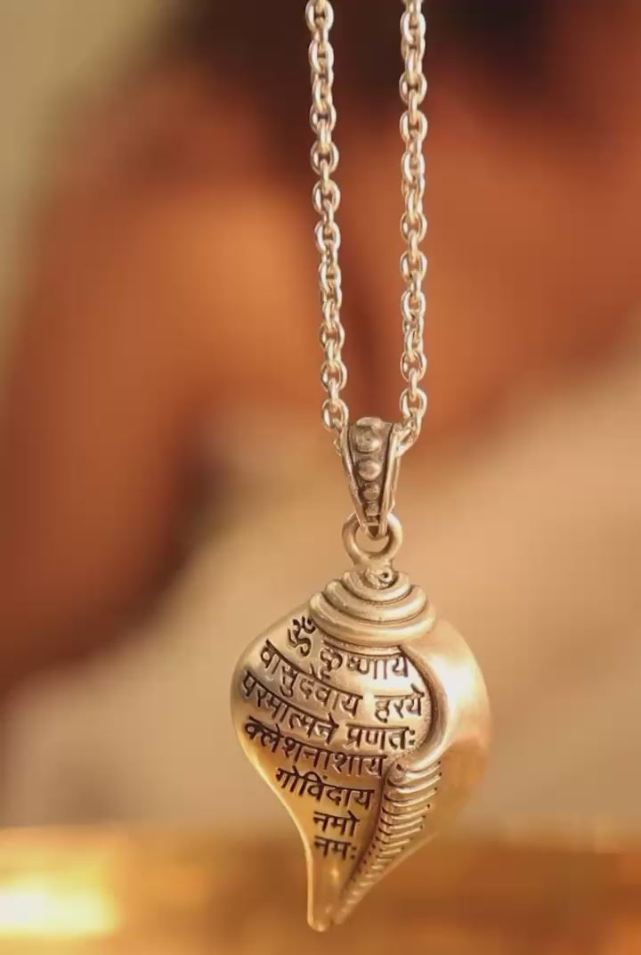 Shri Krishna Shankha Pendant with Chain